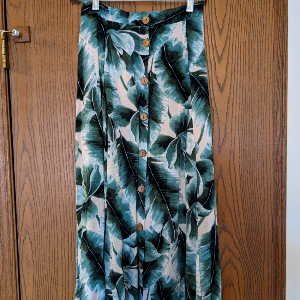 NWT Palm Leaves Button-Up Skirt